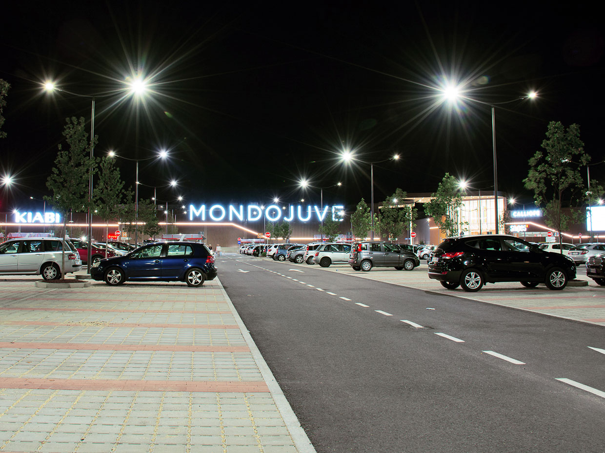 Schréder lighting solution contributes to a positive customer experience at Mondojuve shopping centre by ensuring safety and a pleasant atmosphere